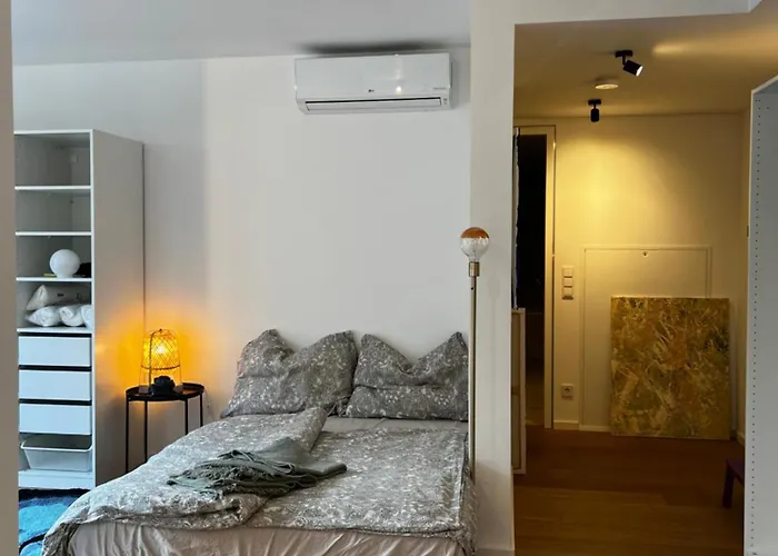 Schoene Mit Eigenem Whirlpool In Dem Stadtzentrum Πανσιόν