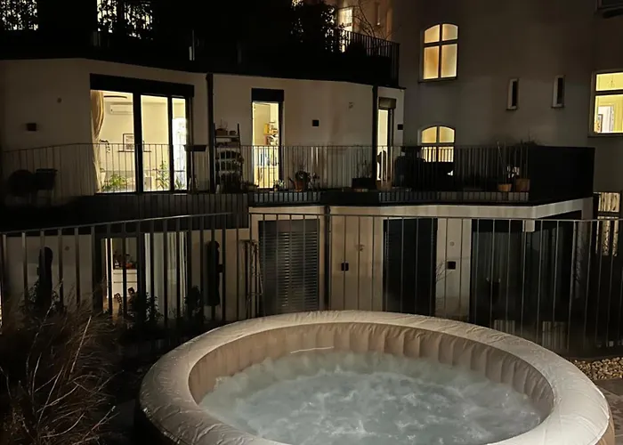 Schoene Mit Eigenem Whirlpool In Dem Stadtzentrum Πανσιόν *